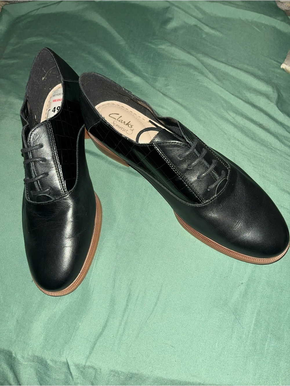 Clarks Black Leather Menโs Lace-Up Oxfords with Brown Sole